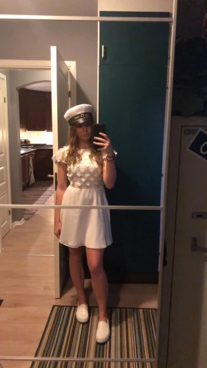 Studentklänning  - Använd engång, från bubbleroom. Inga skada skedd på den.