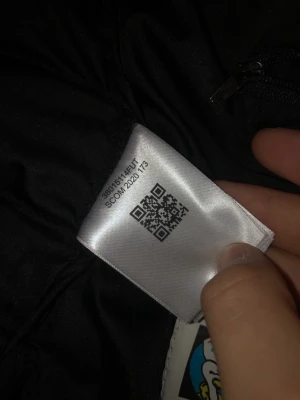 Moncler väst - Den är storlek s säljer den för 1400kr då den inte passar mig 