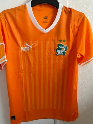 Elfenbenskusten - Helt ny fotbollströja i stl M