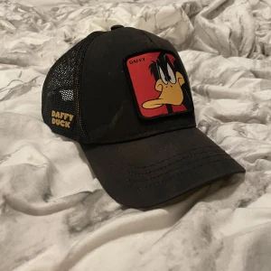 Keps  - Snygg keps från capslab trucker, de små fläckar som skyns går att skrubba bort❤️