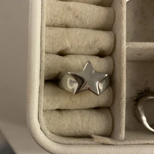 Stjärn ring - Köptes på Plick nyligen. Aldrig använd❣️