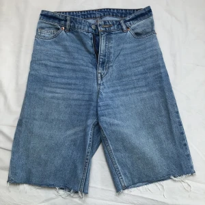 Monki denim shorts - Jeansshorts med avslappnad passform från monki
