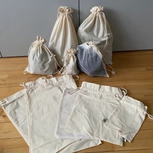 Organiseringspåsar för resväskan - Mitt UF företag PackTheBag UF säljer organiseringspåsar för resväskan!💓 vi säljer 5 påsar (alla på bilden) i olika storlekar för 350kr+ frakt eller om man har möjlighet att hämta på Bromma Gymnasium i Stockholm!💓 