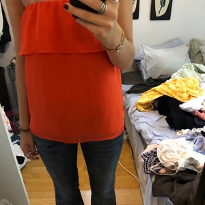 Orange  topp!  - Den finaste oranga toppen köpt för ett tag sen men aldrig använt❤️ perfekt till en kofta och jeans nu till höst💘🫶🏻