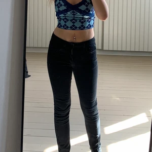 Lågmidjade, skinny jeans, ginatricot, stl: 26 - Lågmidjade skinnyjeans från Gina i storlek 26. dom är lite för tight för mig också men annars i bra skick💕