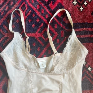 Twilfit linne mes spets - Så fint linne från twilfit, den passar så nice till ett par low waist baggy jeans 😍😍