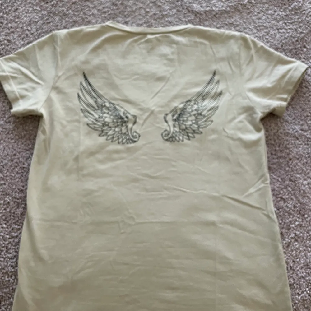 T-shirt med vingar . T-shirts.