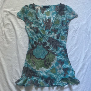 y2k topp från vero moda - såååå fin mesh topp med detaljer från vero moda. köparen står för frakt. 💕