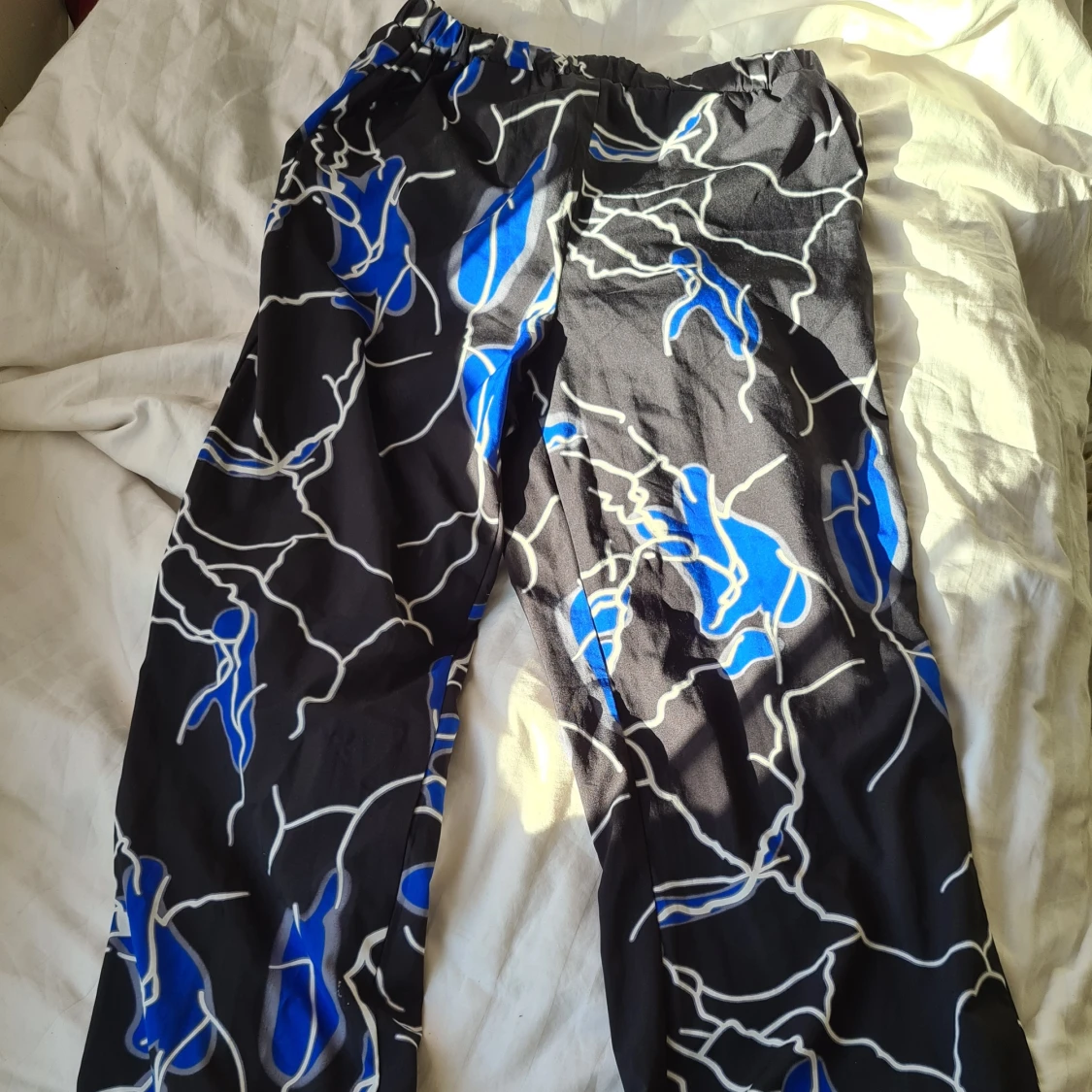 Svarta byxor med blå blixt storlek L - 91