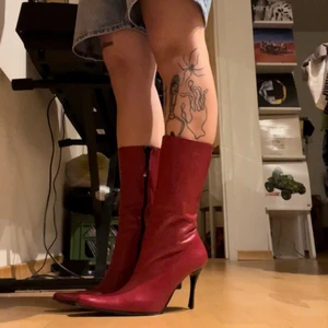 Röda boots!  - Världens finaste bästa röda boots som tyvärr är för små för mig. Storlek 37. Använda en gång:( 