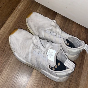 Adidas NMD - Säljer ett par adidas nmd som jag endast har använt ett fåtal gånger pga för stora Köptes för ca 1300