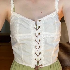 Vit korsett topp - Vit korsett topp med snörning 🐑