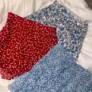 Kjolar  - Säljer dessa 3 kjolar, man kan köpa alla för 130kr❤️ säljer zara kjolen separat för 70kr! Säljer shein kjolarna tillsammans för 60kr 👏 zara kjolen och den röda kjolen är i storlek xs och den blåa från shein är i storlek S. De är i nyskick!!