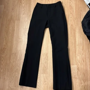 Kostymbyxor - Kostymbyxor från Bikbok. Använd fåtal gånger då jag växt ur dom. Nypris 399kr och säljer de för 200kr