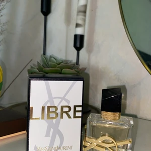 YSL parfym - 30ml parfym från YSL, toppnoter är lavendel, mandarin samt neroli☺️ Knappt använd, det finns även tillhörande förpackning.