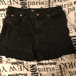 jeans Shorts  - Jeans shorts från lager 157. Väldigt lite använda pga för stor storlek.