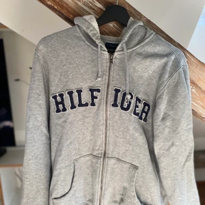 Tjocktröja från Tommy Hillfiger - Storlek L 