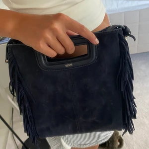 Maje väska - Säljer min maje väska nästintill oanvänd!!! I mocka perfekt till hösten 🥰