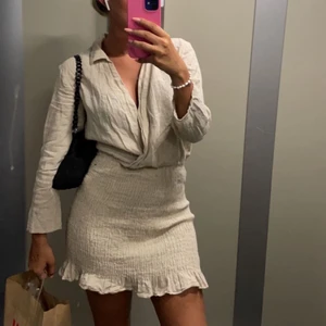 Linneklänning - Säljer min fina linneklänning då den inte kommer till användning längre, säljer för 100kr den är från zara strl xs