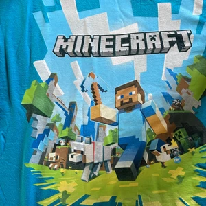 Minecraft t-shirt  - Fint skick! Strl 170. Officiell och äkta Minecraft produkt.  Kan bli budgivning om stort intresse. 