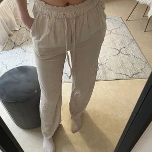 Linnebyxor  - Säljer dessa linnebyxor ifrån hm, i fint skick❤️köparen står för frakten