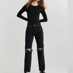  90s high waist jeans  - Jag säljer mina 90s high waist jeans från Gina pga att de inte används längre. Är använda ett fåtal gånger och är i bra skick. Skriv om ni vill ha fler bilder (köparen står för frakt) 