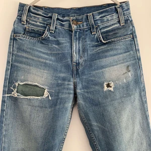 Vintage Levis jeans - Säljer dessa supercoola Vintage jeans från Levis i en snygg bootcut-modell då dom tyvärr inte kommer till användning längre. W27 L34 men avklippta en bit. Passar någon som är mellan 160-170cm lång. Fråga om det är något ni undrar över!💕💕