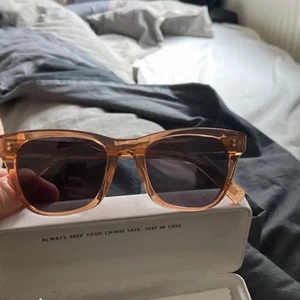 Chimi glasögon  - Superfina chimiglasögon i den ljusbruna färgen. Säljer pga att jag vill ha en annan färg. Byter gärna till blåa,gröna eller svarta. Nypris 1200kr (pris kan diskuteras)