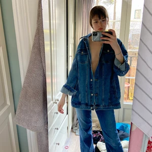 Carin Wester jeansjacka  - Så otroligt snygg jeansjacka från Carin Wester😍 tyvärr har jag redan två andra så den har aldrig kommit till användning. Endast testad. Original priset va 600kr, säljer för 300! 