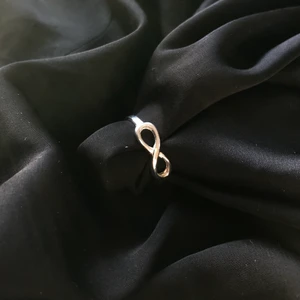 Silverring - Superfin silver ring. Aldrig använd, endast testad! Säljer för 10kr + frakt💞