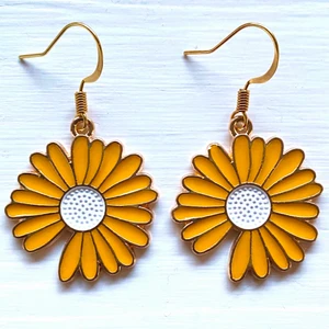 Våriga örhängen 🧡 - Nickelfria krokar och fri frakt! 🧡