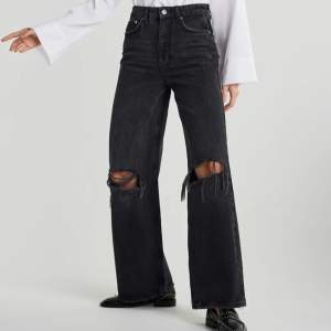 Superfina jeans i storlek 34 från Gina tricot💕 är 163cm och de når ner till marken på mig💗 (köpare står för frakt)🥰💕