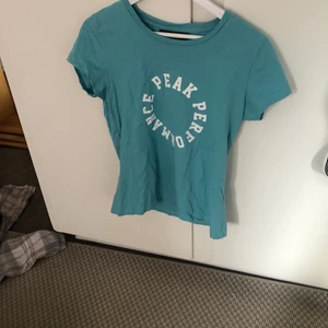 Peak performance t-shirt - Sparsamt använd Peak performance tröja storlek S