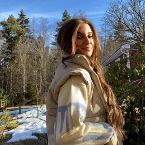 Väst - Från Young Gina i stl 158/164 passar en stolek xs/s/m beroende på hur man vill den ska sitta