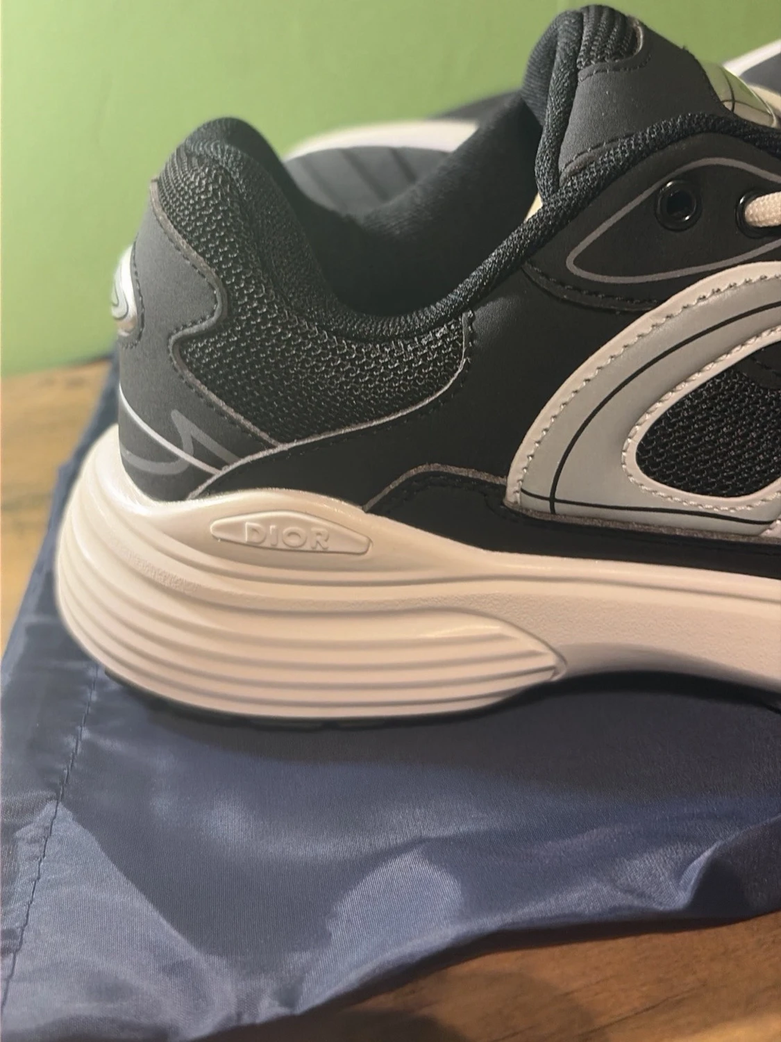 Svarta Dior sneakers med vit sula - 1