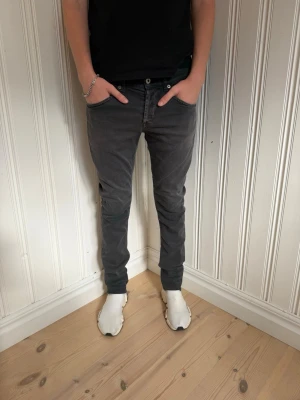Dondup George jeans  - Dondup George Jeans - W31 - Skick 9/10 - hör av dig vid minsta fundering!