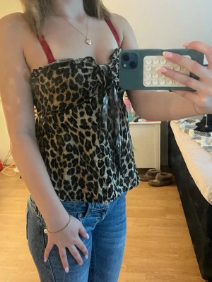 Leopard tub topp - Den är i nytt skick använt runt 3 gånger , toppen är från shein men är i bra skick , skriv vid frågor 💕