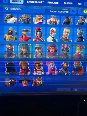 Fortnite-konto med många skins - Säljer ett og konto inte så många skins men det har väldigt mycket og rare skins vill bara bli av med det kolla gärna ochså mina andra annonser där jag lagt upp andra 