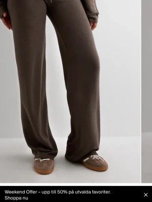 My chill pants- Nelly - Fina mjukis byxor från Nelly i brun färg 🤎