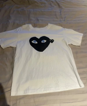 Cdg t shirt - Oanvänd, passar tyvärr inte