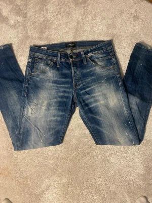 Jack n Jones jeans 🇮🇹  - Säljer dessa sjukt feta Jack n Jones jeansen i storleken 32/32. Priset är 449  men kan gå ned i pris vid snabb affär!