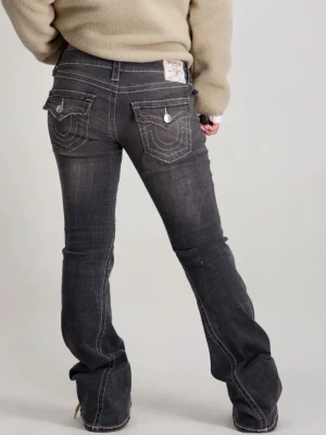 True religion jeans - Säljer dessa jeans då de ej kommer till användning. De köptes för ca 1300kr, och är i nytt skick. Pris går att diskutera! 🥰