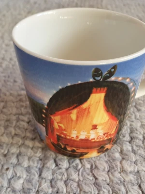 Muminmugg Den gyllene svansen Mumin  - Felfri mugg med etikett kvar. Säljer fler Muminmuggar så kika gärna på mina övriga annonser också. Packar mycket noggrant. 