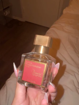 Baccarat Rouge 540 Eau de Parfum - Köpt i Turkiet ungefär 30ml kvar. den håller länge och luktar mycket