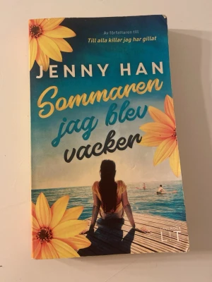 Sommaren jag blev vacker  - Väldigt bra bok som efterliknar ”The summer i turend pretty” fast på svenska