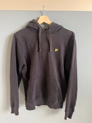 Lyle&scott hoodie svart  - Lyle&scott hoodie i storlek xs