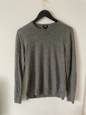 Stickad tröja Uniqlo - Storlek M, jag är 183 cm, vid frågor kontakta mig!