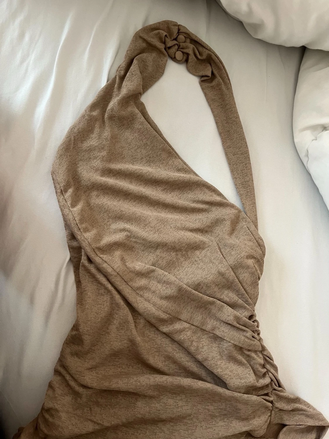 Beige oneshoulder klänning ASOS