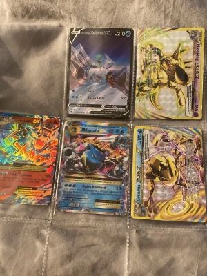 Samling Pokémonkort - Har några Pokémon kort ingen aning värde fler bilder är de bara att skriva! 