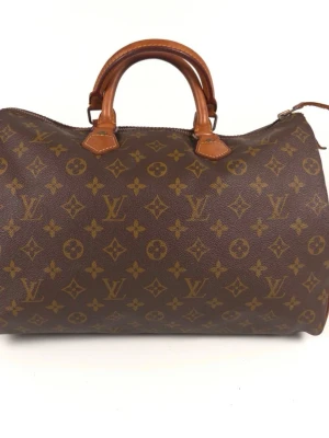 Louis Vuitton Speedy 35 - Very Good Condition. The bag is missing one rivet on one of the handles (see last photo). However, the handle is also stitched in place and remains securely attached, so the bag can still be used without any problems. Made in France Height: 23 cm / 9.1 Inches Width: 18 cm / 7.1 Inches Length: 35 cm / 13.8 Inches